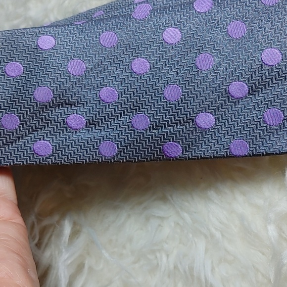 Nicole Miller Gray Silk Tie With Lilac Polka Dots - Picture 7 of 7